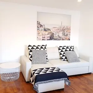 Inloveapartments - Typical Alfama Balcony , Lisbona Portogallo