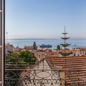 Amazing River View In Historical , Lisbona Portogallo